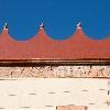 A colonial roof design